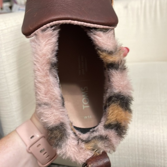 NWT TOMS Paxton Leather Faux Leo Fur Chukkar Sneaker Size 11 - Picture 10 of 13